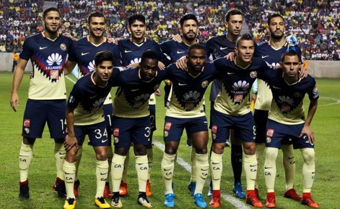 Players of América F.C. team up prior to a match - Photo: Imago7 Sports Photo Agency