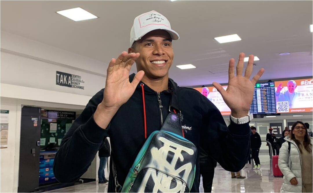 El nuevo portero de Cruz Azul llegó a la Ciudad de México. FOTO: Edgar Enríquez/ EL UNIVERSAL