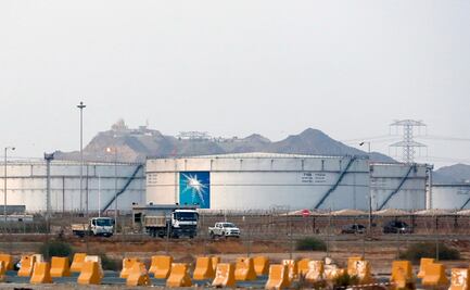Atacan instalaciones petroleras en Arabia Saudita