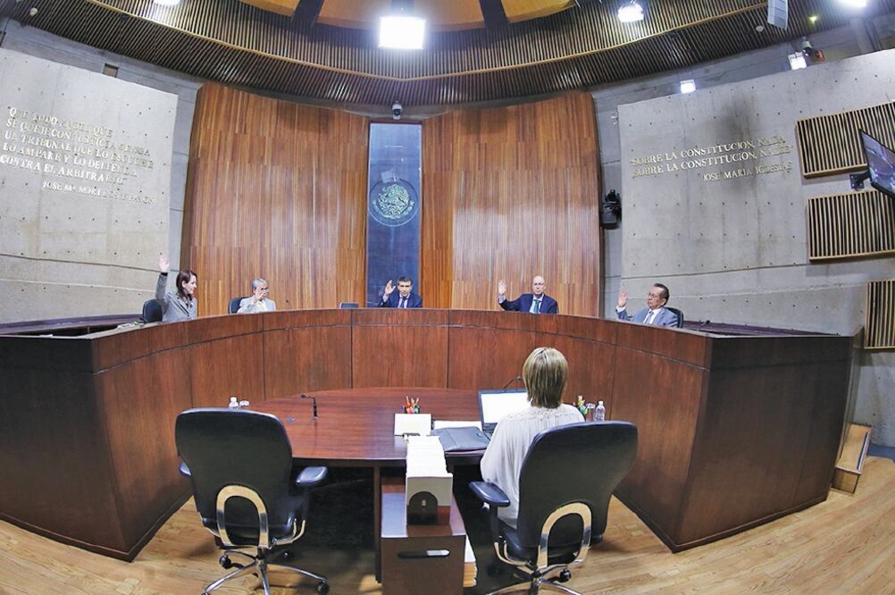 En sesión pública, el magistrado presidente del tribunal, Constancio Carrasco Daza, suscribió la decisión de sus compañeros. Se acordó que se le pedirá respetuosamente al INE que dé solución a este tema (ESPECIAL)