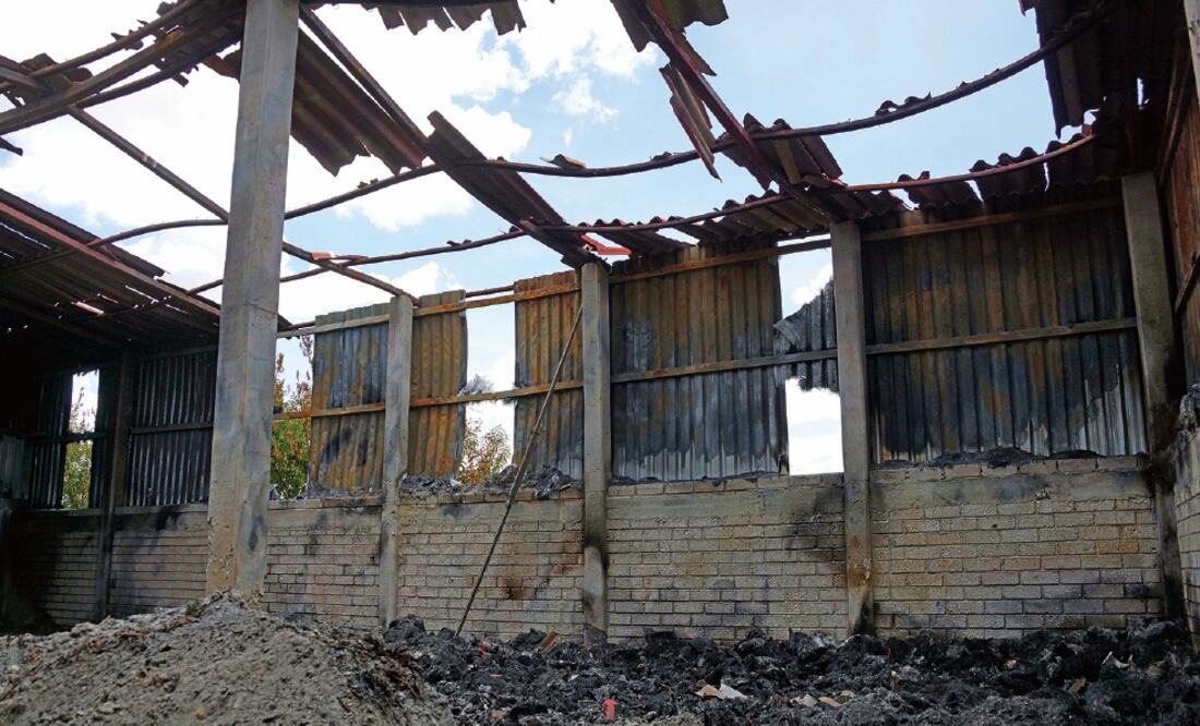 El rancho, que está en una de las colinas que rodea Nochixtlán y cuenta con ganado vacuno, bovino y caprino, fue incendiado por inconformes el 19 de junio (EDWIN HERNÁNDEZ. EL UNIVERSAL)