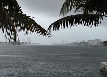 Miami libra por poco impacto de "Matthew"; huracán se dirige hacia Orlando