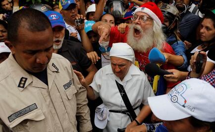 Abuelos venezolanos marchan en protesta contra el gobierno de Nicolás Maduro