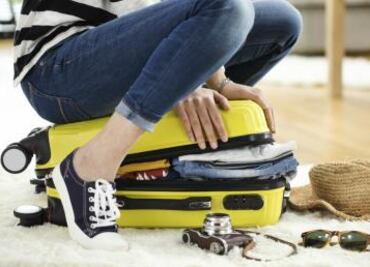 Mujer queda atrapada en maletero de autobús con los pies de fuera; conductor no se da cuenta durante 22 kilómetros