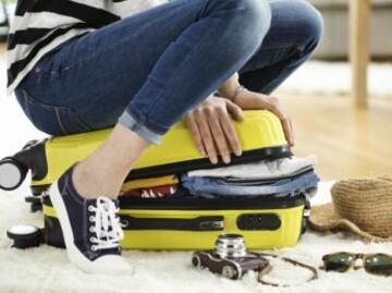 Mujer queda atrapada en maletero de autobús con los pies de fuera; conductor no se da cuenta durante 22 kilómetros