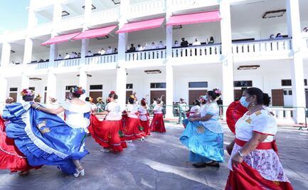 Más de mil personas participan en desfile conmemorativo de la Revolución Mexicana en Chetumal