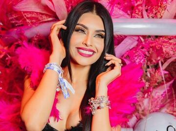 Kristal Silva causa furor con traje de baño cut out