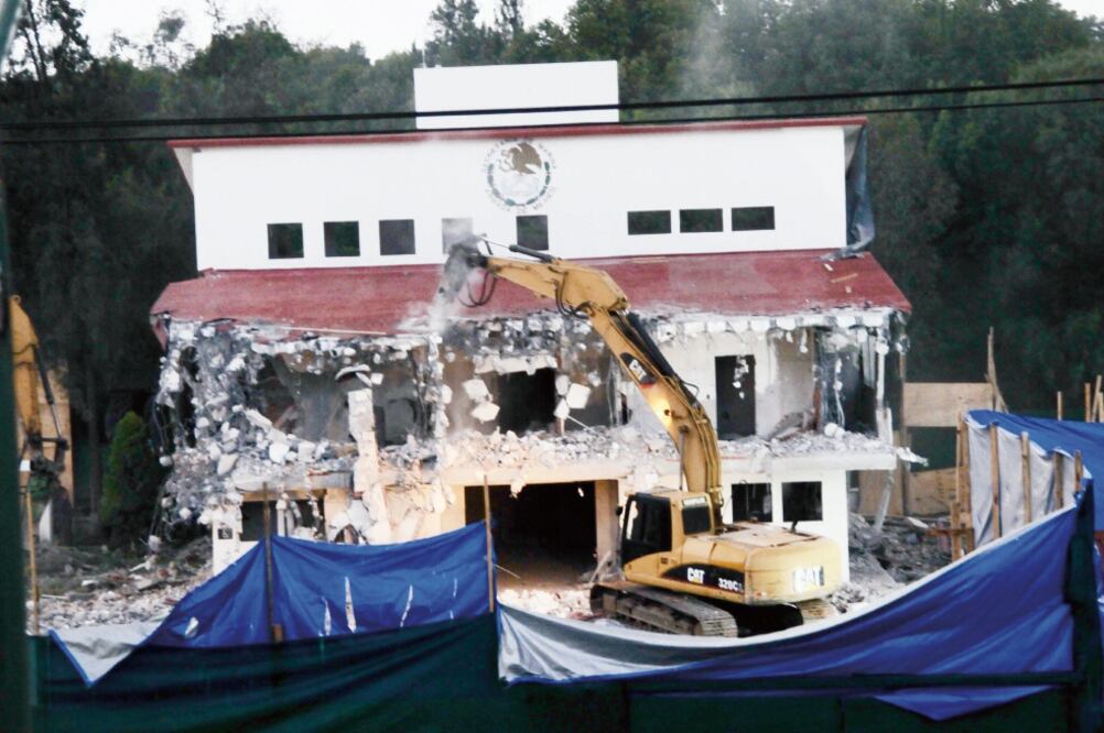 Miguel Ángel Mancera reconoció que no se les notificó sobre la demolición que se realizó en instalaciones de la Semar y que afectó cuatro casas. (ARCHIVO EL UNIVERSAL)