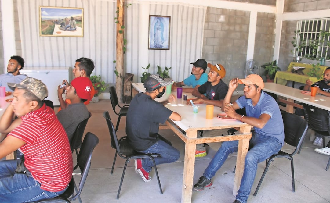 Los migrantes acuden al Centro de Día Jesús Torres Fraire de Torreón para comer y descansar antes de reiniciar su camino. Foto: Especial.