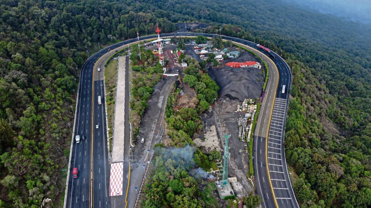 El tramo carretero conocido como La Pera, ubicado en la autopista México-Cuernavaca, es considerado una de las curvas más peligrosas del país. Foto: Diego Prado | El Universal