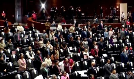 Se enfrascan Morena y PAN en guerra de minutos de silencio en San Lázaro