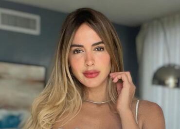 Desde el mar, la ex de Marc Anthony demuestra el minivestido lencero más chic para el verano