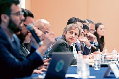 Diez periodistas y abogados acusan espionaje en PGR