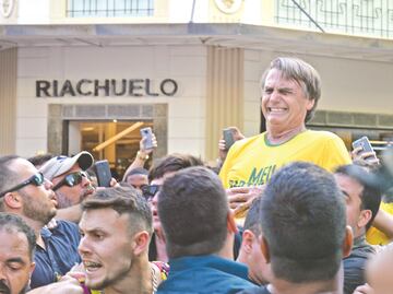 Apuñalan a candidato brasileño Jair Bolsonaro, ¿el Trump tropical?