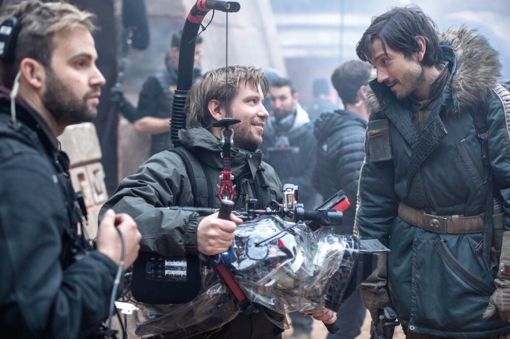 Gareth Edwards dirigió al mexicano Diego Luna en el filme más reciente. (ARCHIVO EL UNIVERSAL)