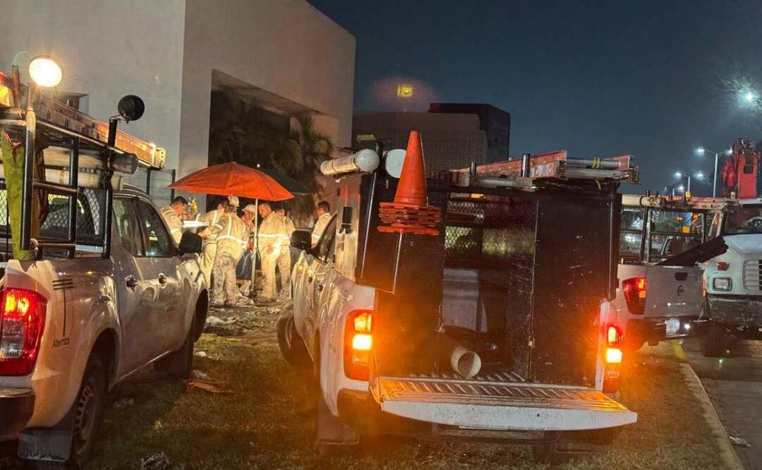 Trabajos de CFE para terminar con el apagón que hay desde hace dos días en la zona Country de Villahermosa, Tabasco (28/05/2025). Foto: Especial