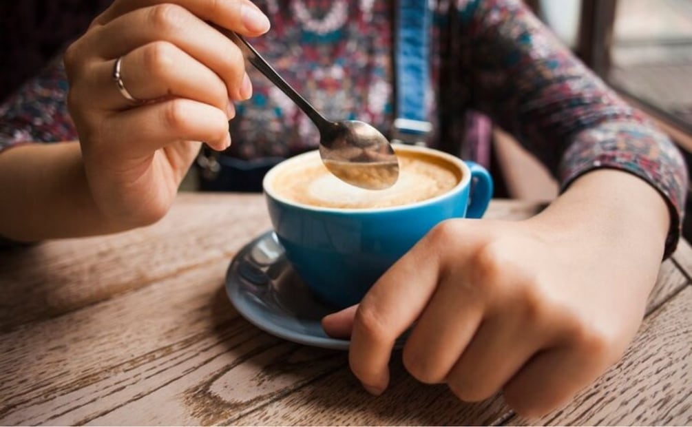 Reducir la cafeína por salud. Fuente: Freepik