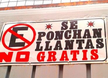 ¿Me pueden ponchar las llantas si me estaciono afuera de una casa?