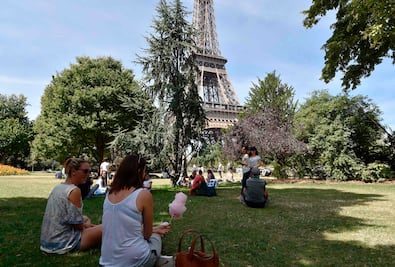 Aprueban en Francia multas por acoso callejero y comentarios sexistas contra mujeres