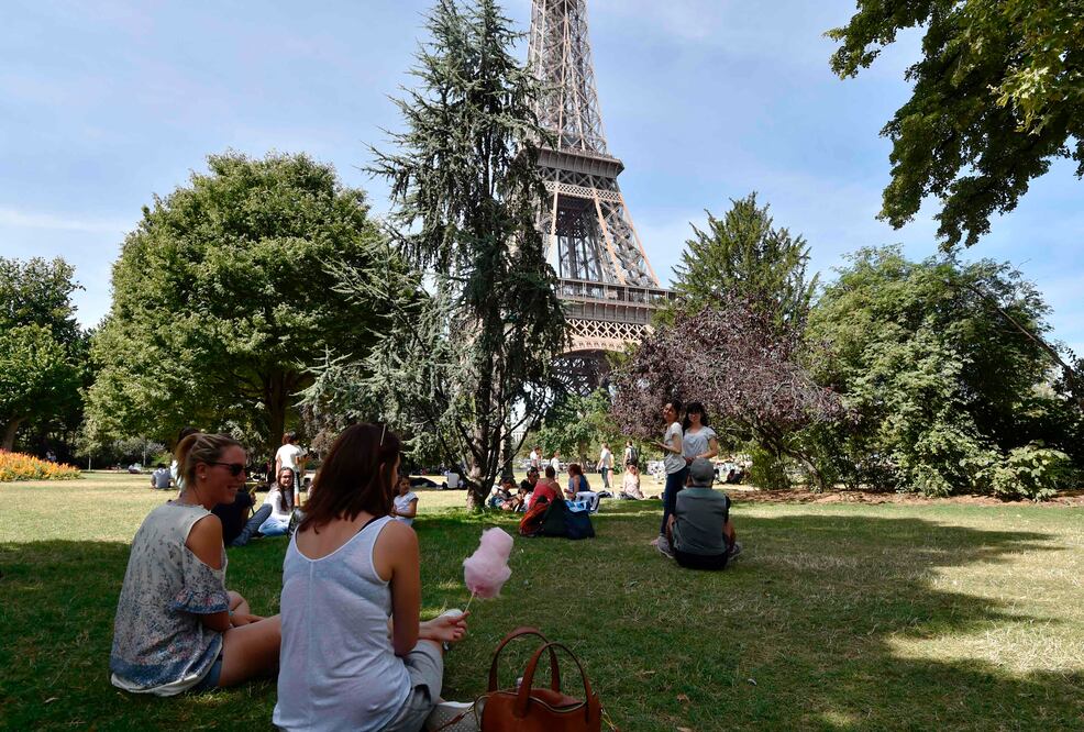 Aprueban en Francia multas por acoso callejero y comentarios sexistas contra mujeres