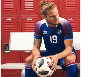 Futbolista islandés desata furor en redes; lo comparan con Thor