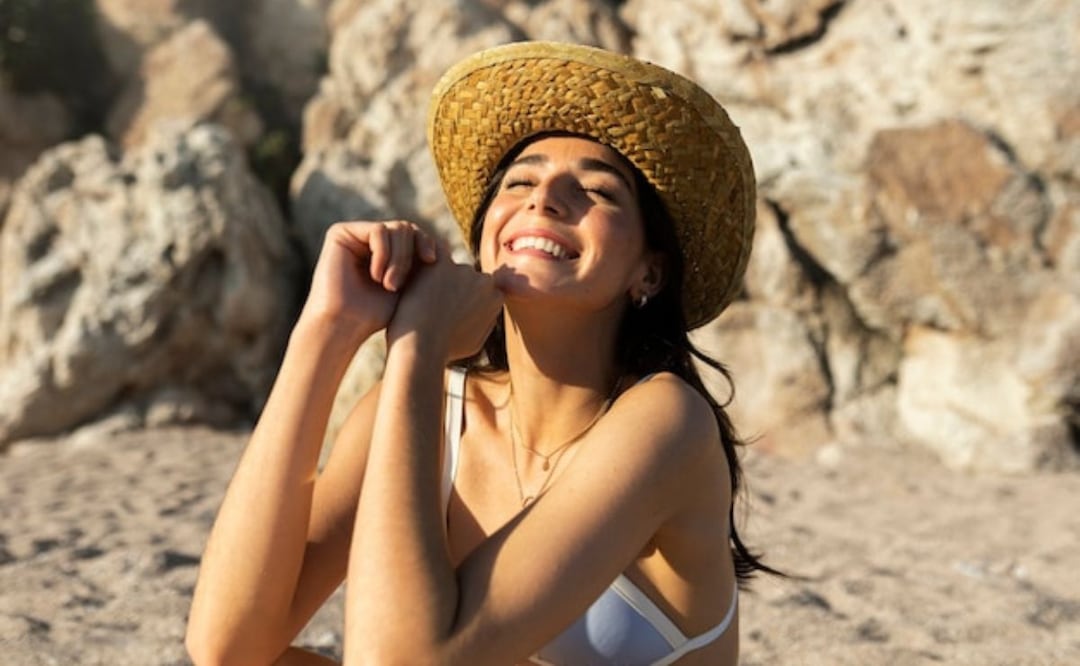 Peligros y precauciones al exponerse al sol. Fuente: Freepik.