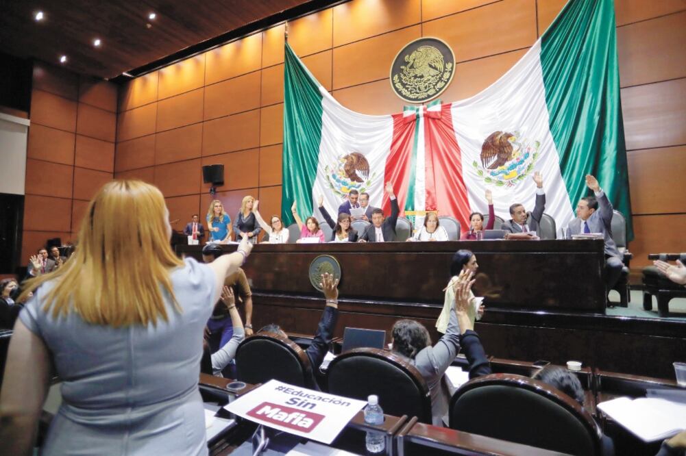 Con el voto en contra de la oposición, la Comisión de Educación aprobó la normatividad que debió avalarse antes del pasado 12 de septiembre. Foto: IVÁN STEPHENS. EL UNIVERSAL