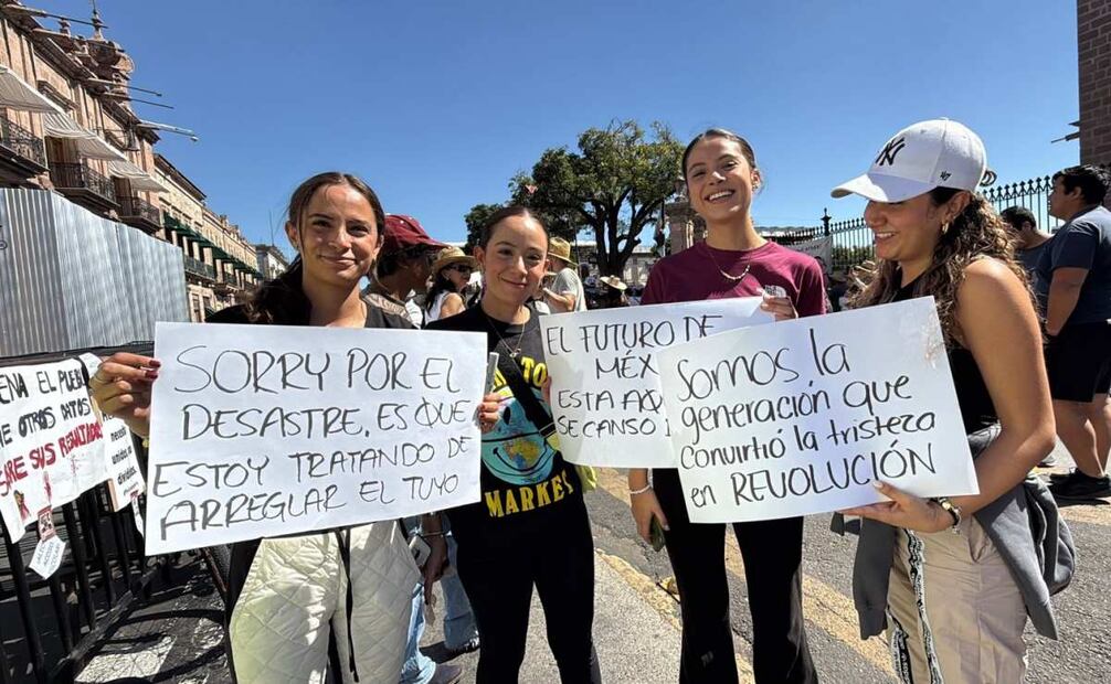 Las primeras manifestaciones y marchas por la paz, en Michoacán, arrancaron casi de manera simultánea en los municipios de Uruapan y Zamora.
Foto: Carlos Arrieta