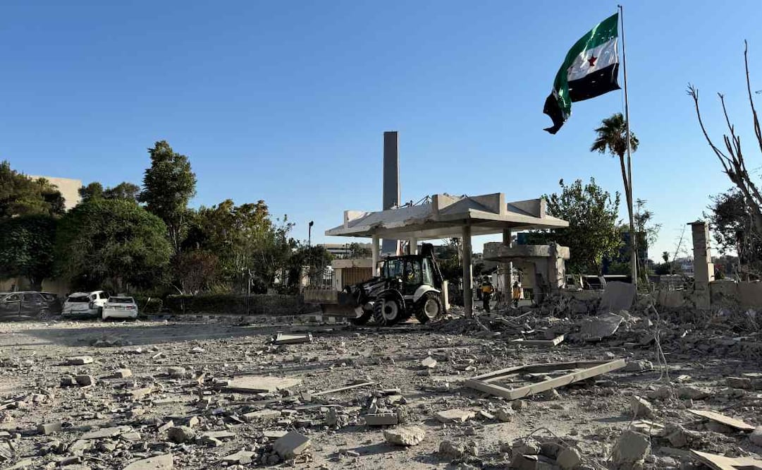 El edificio del Ministerio de Defensa sirio, sede del Estado Mayor General del ejército, resultó dañado tras un ataque aéreo israelí en Damasco, Siria, el 16 de julio de 2025. Foto: EFE