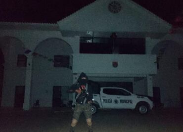 Tras enfrentamiento, autodefensa "El Machete" asegura que tomó presidencia municipal de Pantelhó; Fiscalía realiza investigación