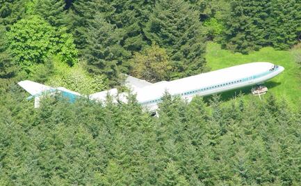 Dónde está el bosque que tiene estacionado un avión