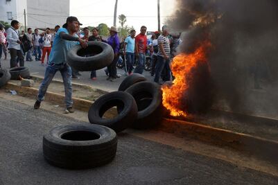 Maestros retiran bloqueo del aeropuerto de Oaxaca