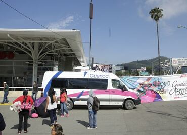 Con bloqueo, docentes impiden salida de autobuses en Oaxaca
