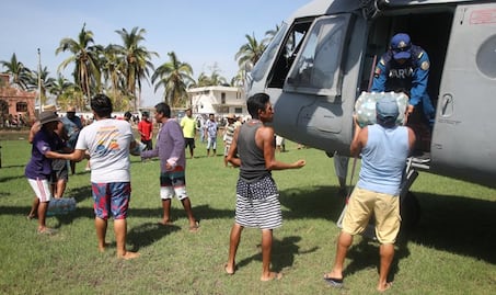 Entrega Marina víveres a población rural de Acapulco afectada por “Otis”