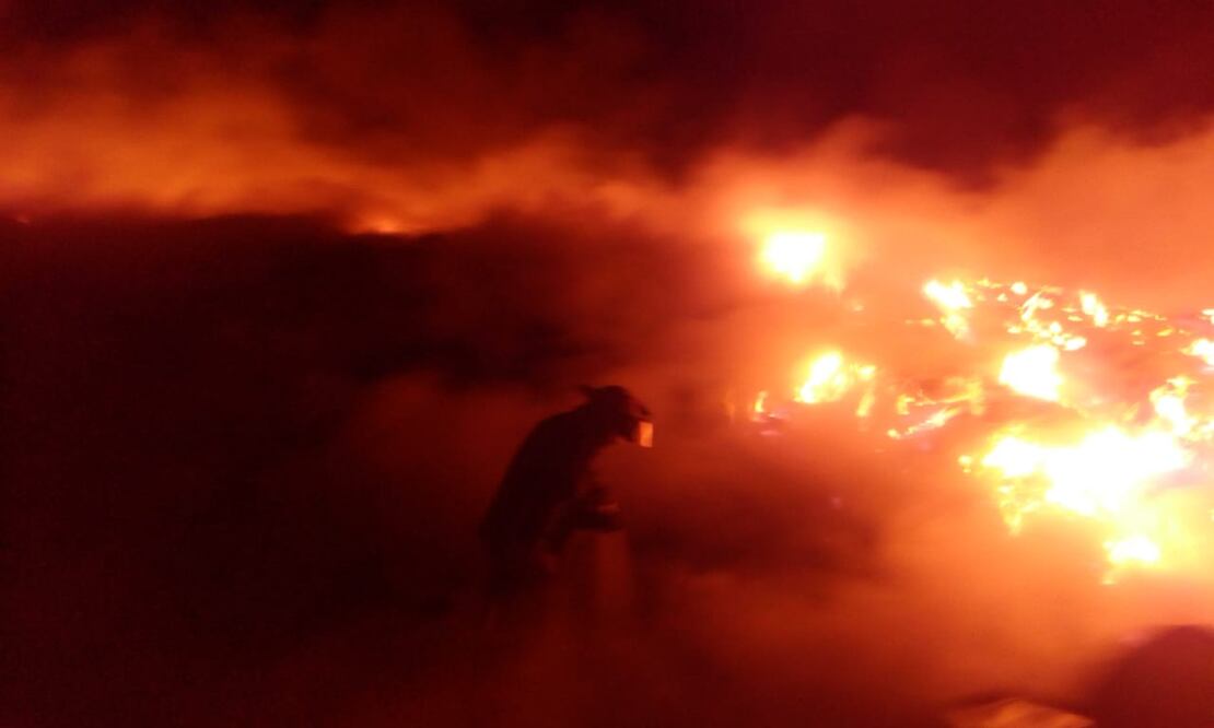 Hasta el momento no ha sido necesario evacuar a los vecinos de las zonas aledañas (ESPECIAL)