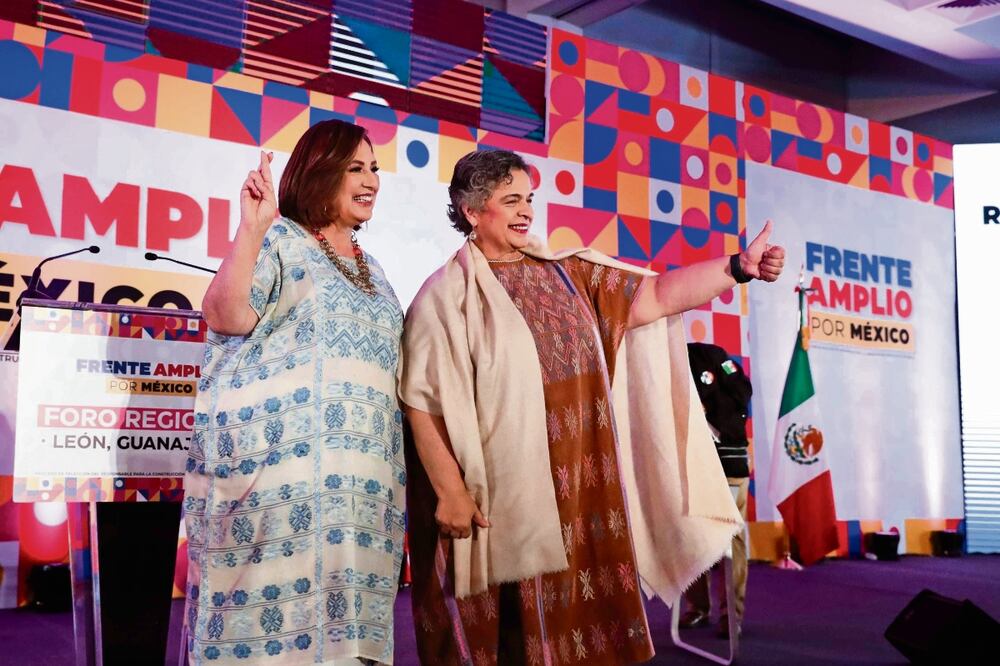 Las aspirantes a la candidatura presidencial por el Frente Amplio por México Xóchitl Gálvez Ruiz, del PAN, y Beatriz Paredes Rangel, del PRI, sostuvieron la noche de ayer el cuarto debate de la oposición. Foto: Diego Simón / EL UNIVERSAL