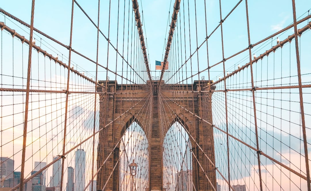 En destinos de Estados Unidos como Nueva York ya puedes transitar sin cubrebocas mientras estés vacunado. Foto: Unsplash/ Ling Tang