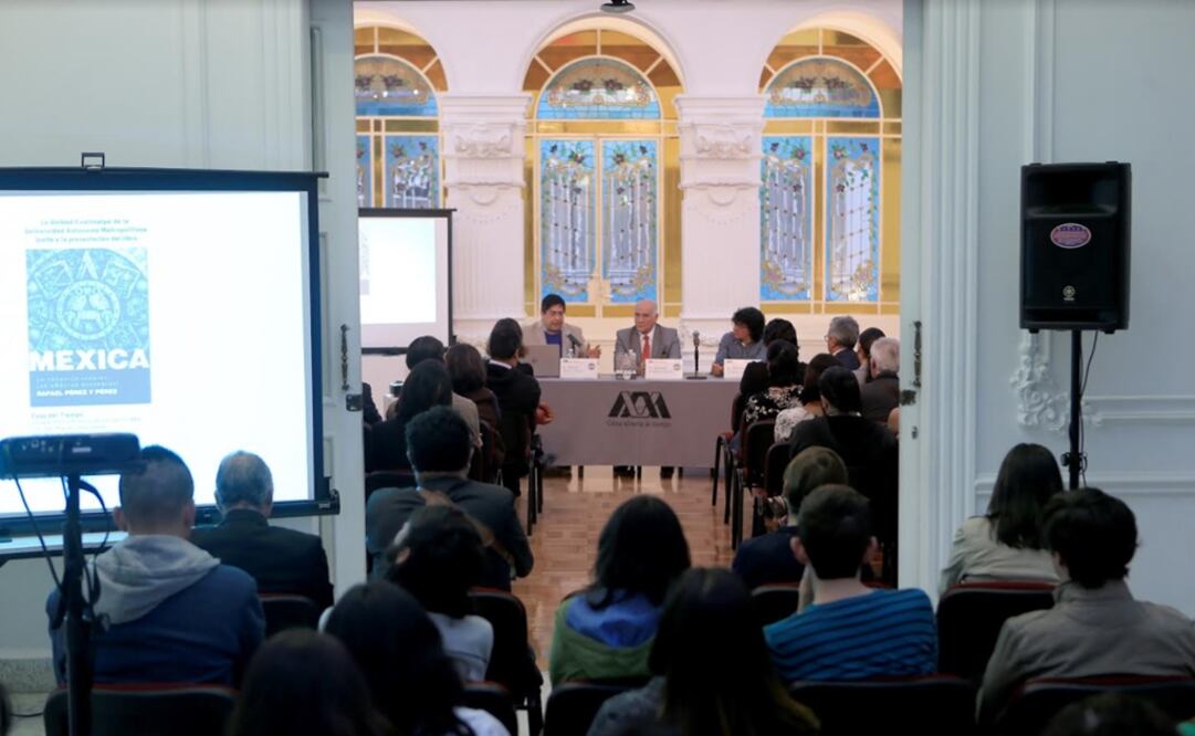 "Mexica, 20 años 20 historias" es la primera publicación escrita en español para computadora. (FOTO: UAM)