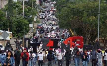 "El Estado sigue encubriendo a responsables de la desaparición de los 43 normalistas de Ayotzinapa", denuncian estudiantes en Oaxaca