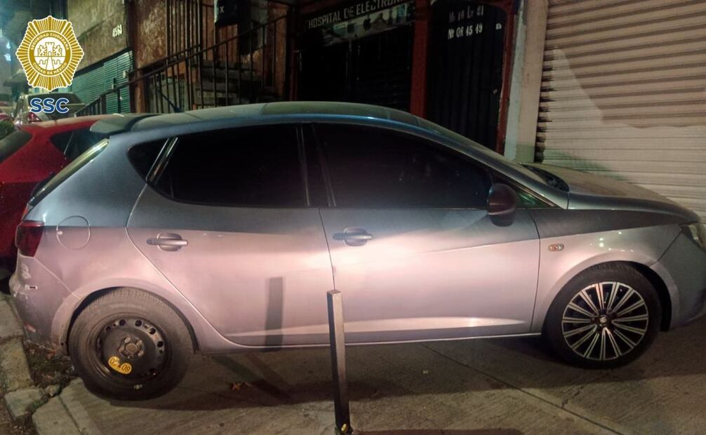 Rescatan a niña abandonada dentro de un auto en Álvaro Obregón (03/11/2025). Foto: Especial