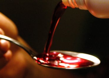 Retiran lotes de jarabe para la tos con miel por contaminación "con riesgo de muerte"