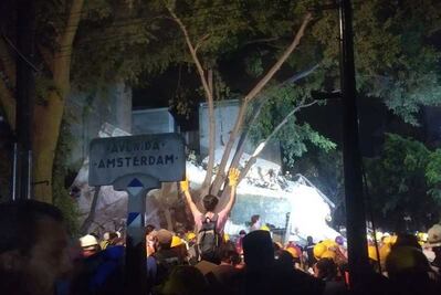 Continúan labores de rescate en Ámsterdam y Laredo