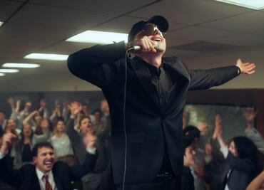 Muy al estilo “Lobo de Wall Street”, Bizarrap anuncia su próxima colaboración