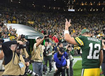 Aaron Rodgers supera lesión y los Packers vencen a los Bears
