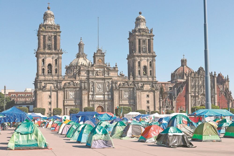 El CNI recabó datos de la logística del Frenaaa para establecer el plantón en el Zócalo capitalino. Foto: ARCHIVO EL UNIVERSAL