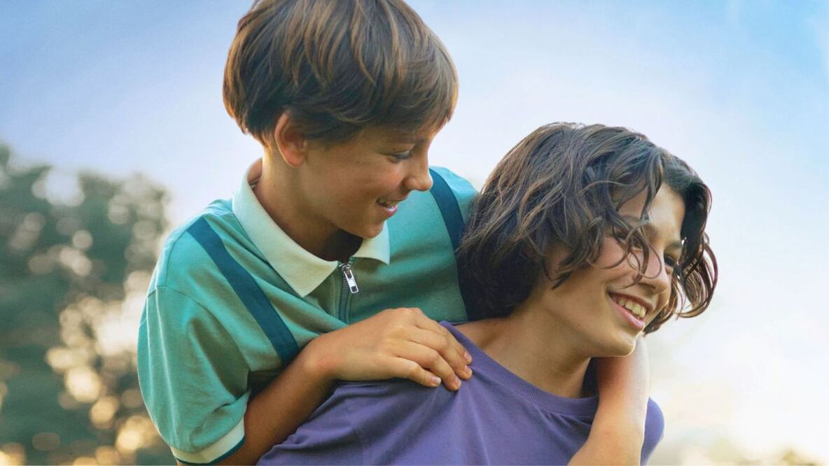 Lou Goossens interpreta a Elías, un chico que entabla una relación con Alexander, quien es encarnado por Marius De Saeger. Crédito: Especial