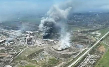 Rusia reanuda los ataques aéreos contra la planta acerera de Azovstal en Mariupol