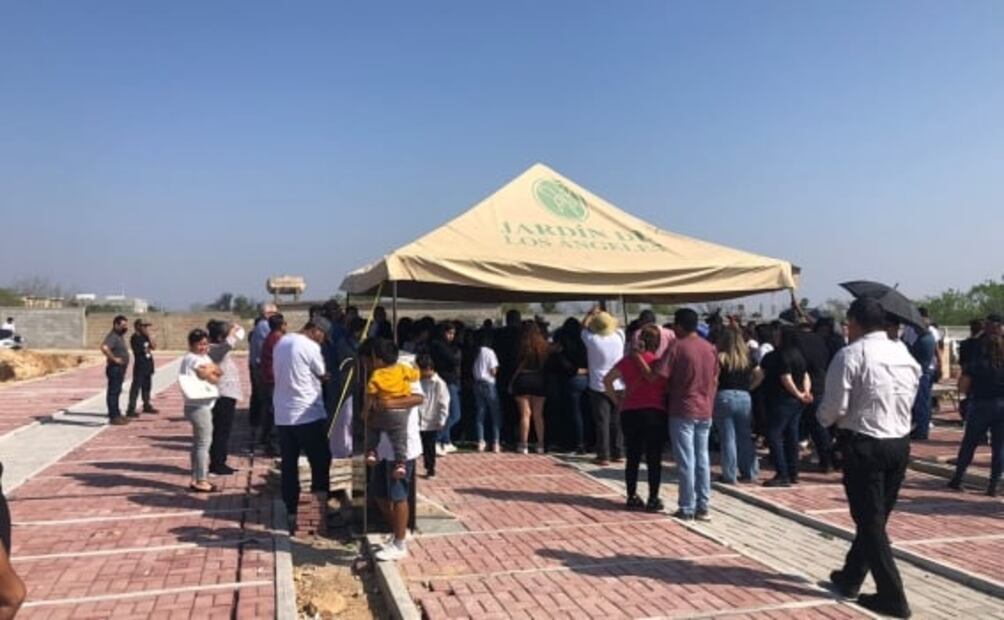 Sepultan a 3 de los 5 jóvenes muertos por disparos del ejército