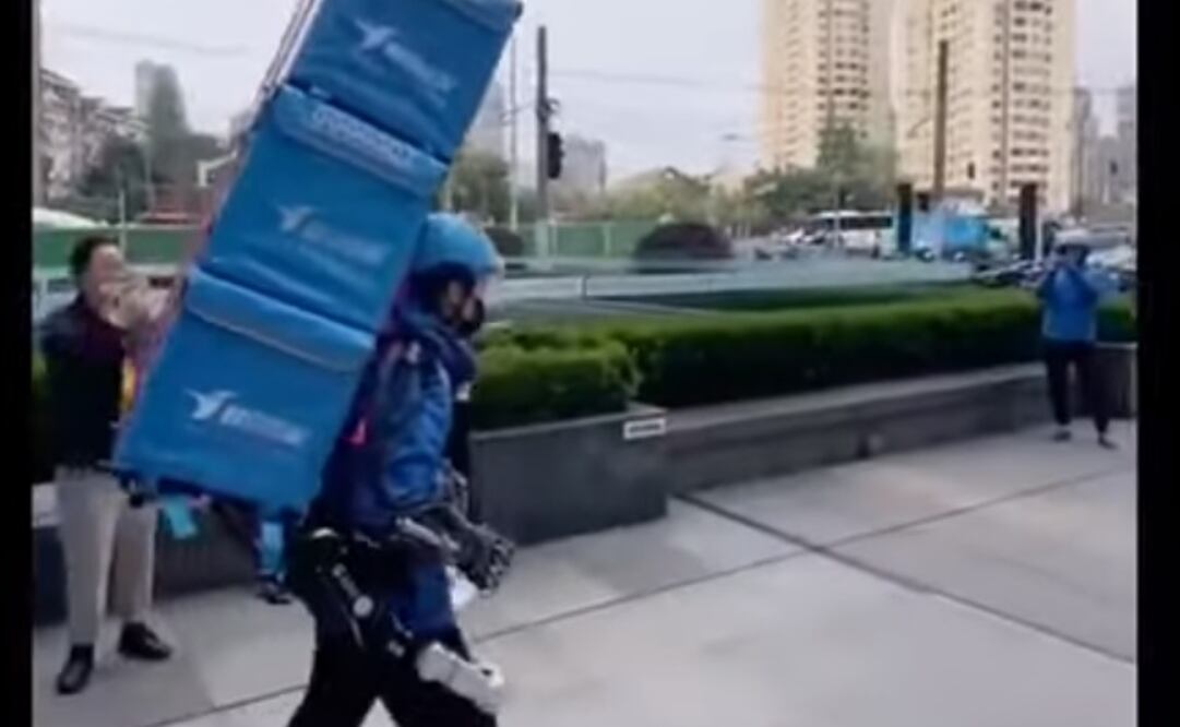 Los repartidores chinos comenzaron a utilizar exoesqueletos, con la finalidad de triplicar su capacidad de carga