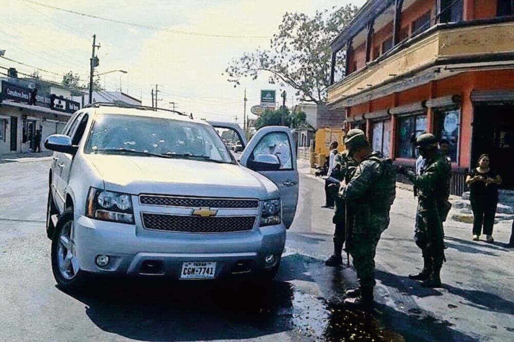 Denuncia. La pareja, que iba en una camioneta con placas de MacAllen, Texas, fue baleada en la colonia Prolongación Longoria. Las víctimas dijeron que fueran atacadas desde un helicóptero (REYNOSA, CODIGO ROJO)